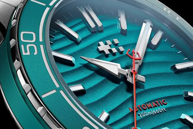 Christopher Ward Trident 30x30
